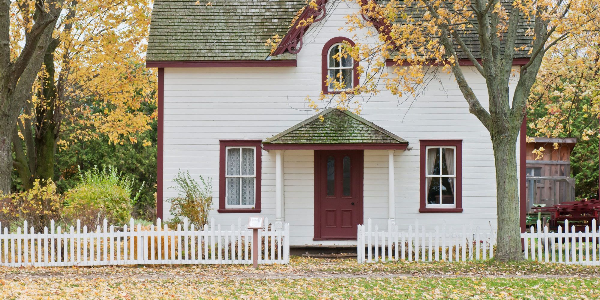 The <strong>difference</strong> between a <span>real estate agent</span> and a <strong>REALTOR®</strong>