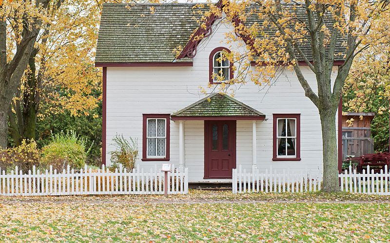 The <strong>difference</strong> between a <span>real estate agent</span> and a <strong>REALTOR®</strong>